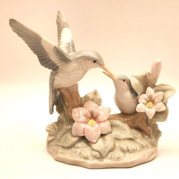 Vintage George Good Signed Gaylord Hummingbirds and Flowers Ceramic Figurine - Picture 1 of 8
